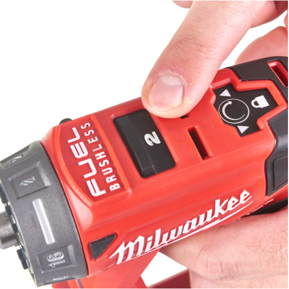 Taladro atornillador multicabezal de montador M12 FUEL con portabrocas desmontable - M12 FDDX-0-Leer más