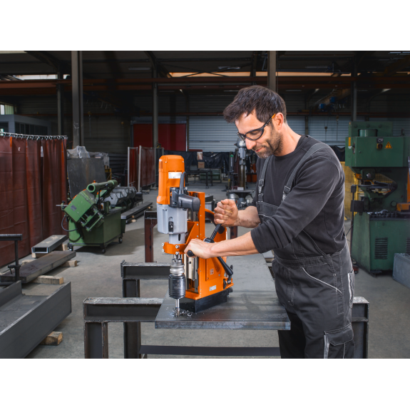Bohrmaschine 32mm 1800W mit 4 Gängen-Beschreibung lesen