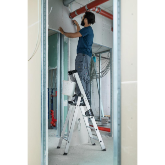 Stufenstehleiter 4 Stufen Alu.Gesamt-H.1580mm m.ergo-pad-Griffzone-Beschreibung lesen