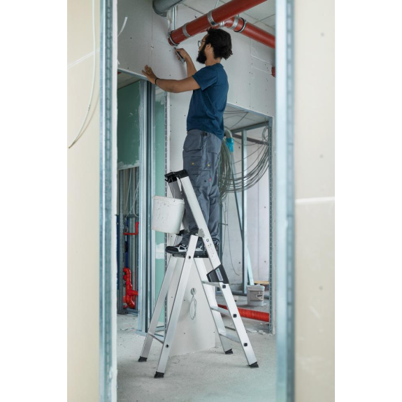 Stufenstehleiter 4 Stufen Alu.Gesamt-H.1580mm m.ergo-pad-Griffzone-Beschreibung lesen