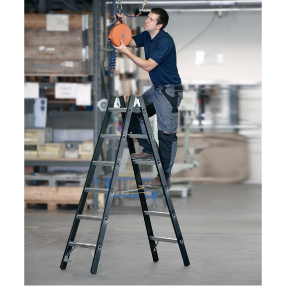 Stehleiter 2x4Sprossen Alu.schwarz elox.Leiterlänge 1220mm Arbeits-H.b.ca.2500mm Stehleiter 2x4Sprossen Alu.schwarz elox.Leiterlänge 1220mm Arbeits-H.b.ca.2500mm-Beschreibung lesen