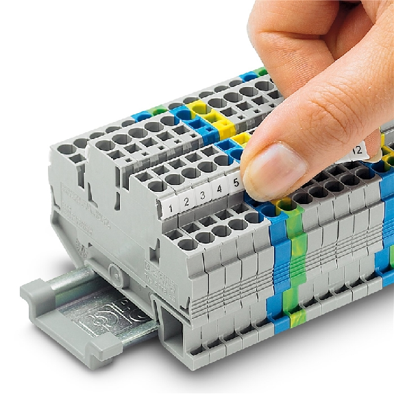 Repères pour blocs de jonction 5,2mm, vierge, 4,4x4,7mm, blanc - UCT-TMF 5 Repères pour blocs de jonction 5,2mm, vierge, 4,4x4,7mm, blanc - UCT-TMF 5-Lire la description