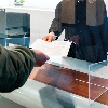 Schutzscheibe gegen Infektionen mit Standfüßen und Durchreiche 800x900 mm Schutzscheibe gegen Infektionen mit Standfüßen und Durchreiche 800x900 mm