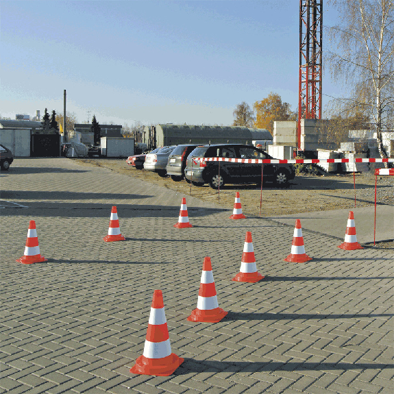 Leitkegel, für Tag- und Nachteinsatz, rot tagesleuchtend/silber, 750mm, 3,89kg Leitkegel, für Tag- und Nachteinsatz, rot tagesleuchtend/silber, 750mm, 3,89kg-Beschreibung lesen