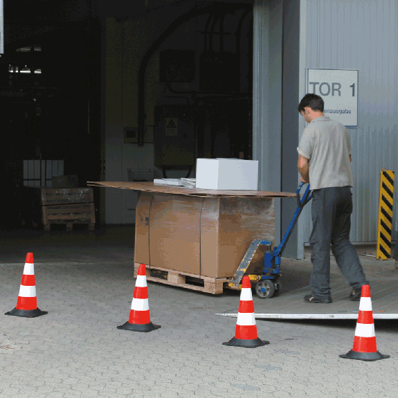 Leitkegel, für den Tageseinsatz, rot/weiß, Polyethylen, mit Recyclingfuß, 500mm Leitkegel, für den Tageseinsatz, rot/weiß, Polyethylen, mit Recyclingfuß, 500mm-Beschreibung lesen
