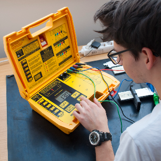 PCE Instruments Mikroohmmeter PCE-MO 3001 Vierleiter-Messverfahren |sechs wählbare Messbereiche |EN 61010-1-Beschreibung lesen