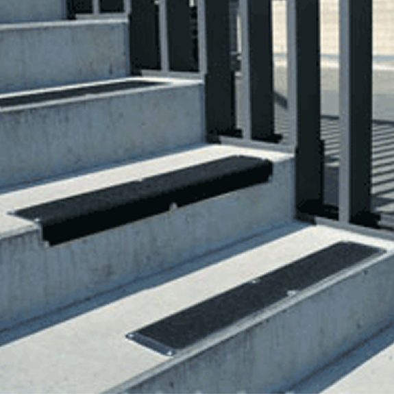 Platte, mit 3M Safety-Walk-Antirutschbelag, schwarz, Aluminium, 1000x114mm, Rutschhemmung R13, ASR A1.5-Beschreibung lesen
