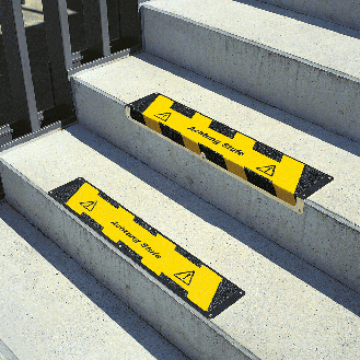 Treppenkantenprofil Achtung Stufe, mit 3M Safety-Walk-Antirutschbelag, schwarz/gelb, 120x635x45mm, R13, ASR A1.5-Leer más
