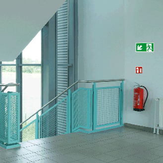 Rettungszeichen Rettungsweg links abwärts, Kunstoff, 300x150mm, ASR A1.3, DIN EN ISO 7010 E001-Beschreibung lesen