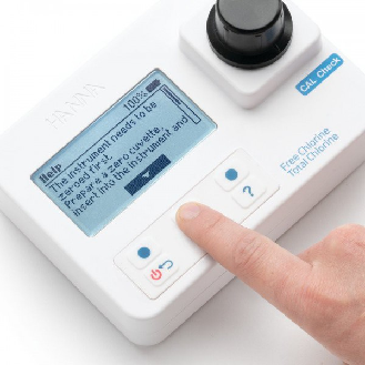 Fotómetro portátil de Cloro libre (0,00 a 5,00 mg/L) HANNA Instruments modelo HI97701C, con patrones, reactivos y maletín de transporte-Leer más