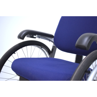 LeTriple Wheels: Trippelstuhl mit eletrische hoch-tief und große Räder-Beschreibung lesen