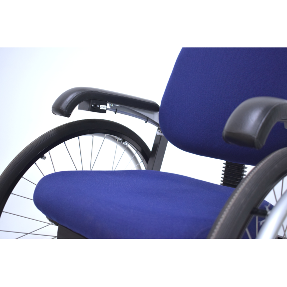 LeTriple Wheels: Sedia mobile con freno e saliscendi elettrico e ruote grandi-Leggi tutto