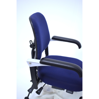 Silla móvil con ajuste electrónico de altura y frenos-Leer más