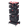 Qbrick System ONE Stapelbare Transportplattform 745 x 510 x 180 mm mit schwenkbaren Metallrädern und Bremse.