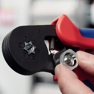 KNIPEX 97 53 14 SB Selbsteinstellende Crimpzange für Aderendhülsen mit Seiteneinführung mit Mehrkomponenten-Hüllen brüniert 180 mm (SB-Karte/Blister)-Beschreibung lesen