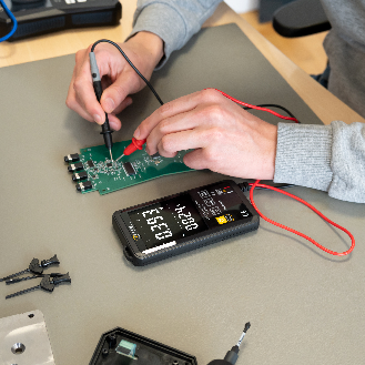 PCE Instruments Digitalmultimeter PCE-DM 6 True RMS / Umgebungstemperatur |automatisch / manuell |LCD groß |Touch-Tasten-Beschreibung lesen