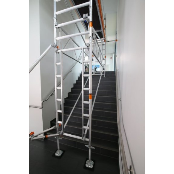 Layher Treppen-Kit für Fahrgerüst Uni Standard P2 mit 2 Durchgängen 5,73m AH-Beschreibung lesen