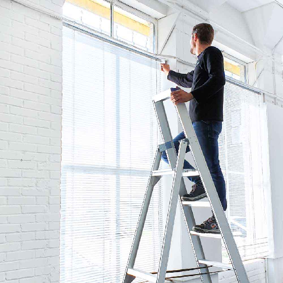 ASC Eurostairs Stufenstehleiter einseitig eloxiert mit Plattform 8 Stufen-Beschreibung lesen