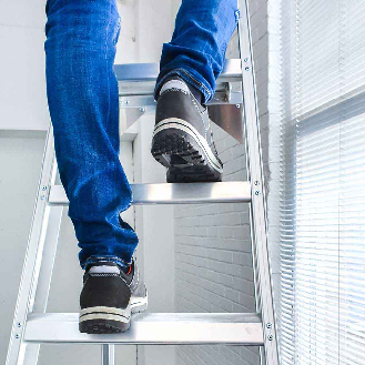 ASC Eurostairs Stufenstehleiter einseitig eloxiert mit Plattform 8 Stufen-Beschreibung lesen