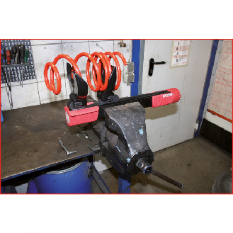 Compresseur de ressorts KSTOOLS 1800 kg-Beschreibung lesen