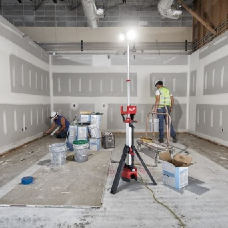 Projecteur trépied de chantier avec chargeur intégré M18 HOSALC-0 6000 lumens-Lire la description