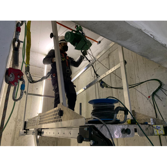 PLATAFORMA DE ACCESO TEMPORAL PARA HUECO DE ASCENSOR PAT 1700/3000-Leer más