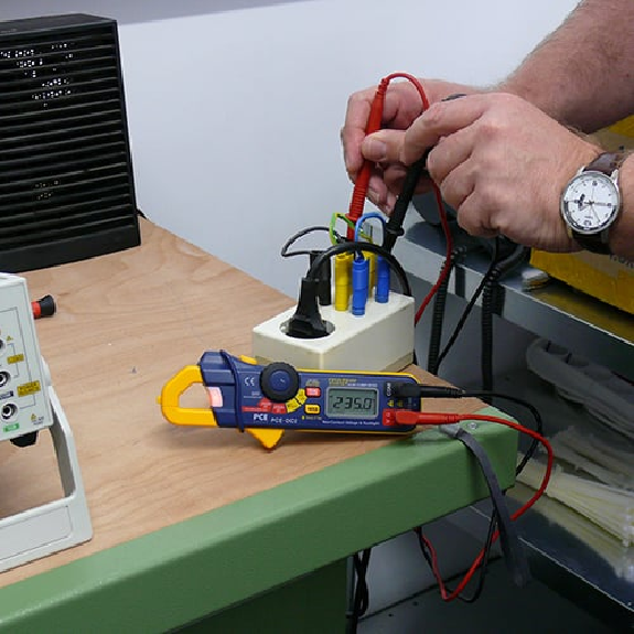 PCE Instruments Stromzange PCE-DC2 |AC / DC Strom-, Spannungs- und Widerstandsmessung |Messwertspeicher-Funktion-Beschreibung lesen