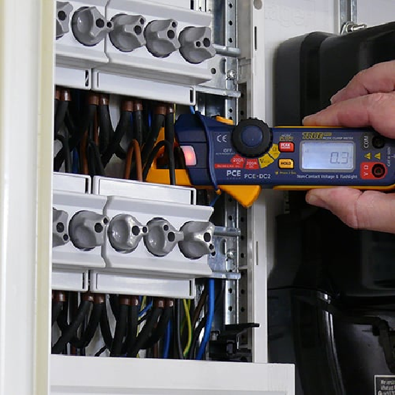 PCE Instruments Stromzange PCE-DC2 |AC / DC Strom-, Spannungs- und Widerstandsmessung |Messwertspeicher-Funktion-Beschreibung lesen