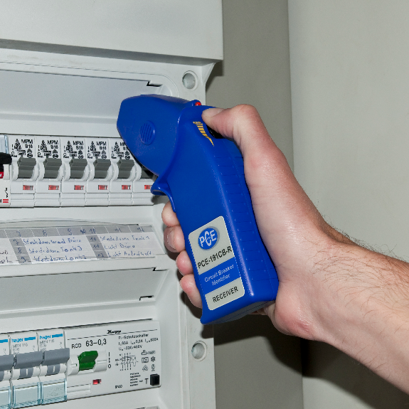 PCE Instruments Kabeltester PCE-191 CB |Leitungserkennung: per Signalton |Spannungsbereich: 220  240 VAC-Beschreibung lesen