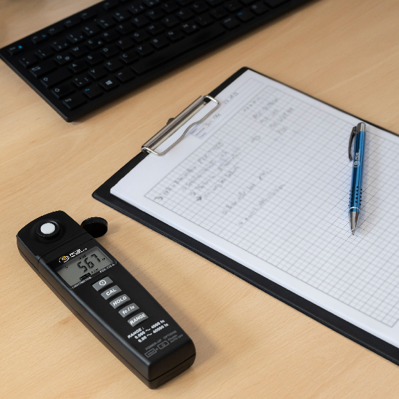 PCE Instruments PCE-170 A |Messbereich 0..40.000 Lux |mit integriertem Sensor |Auflösung 0,01 Lux im Bereich 39,99 Lux-Beschreibung lesen