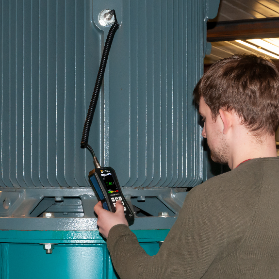 PCE Instruments Vibrationsmessgerät PCE-VT 3900 Beschleunigung |Geschwindigkeit |Weg |FFT Analyse-Beschreibung lesen