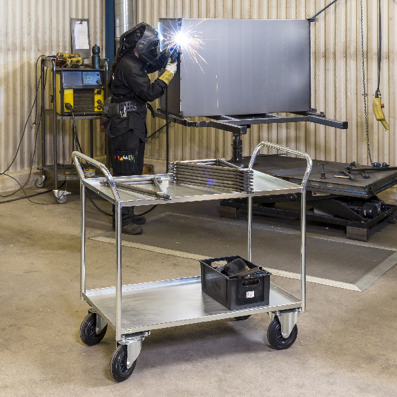 Etagenwagen voll verschweisst und verzinkt mit 2 Böden 940x440mm Ladefläche und 24mm Rand ohne Bremse Etagenwagen voll verschweisst und verzinkt mit 2 Böden 940x440mm Ladefläche und 24mm Rand ohne Bremse-Beschreibung lesen