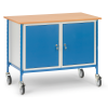 Rolltisch mit Boden aus Holz und Stahlschrank