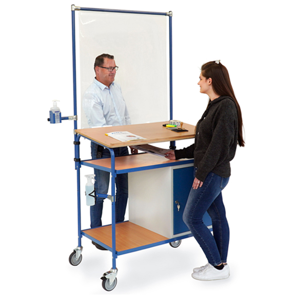 Rollpult mit Infektionsschutzausstattung Holzwerkstoffplatten mit Schrank und 2 Ablagen Rollpult mit Infektionsschutzausstattung Holzwerkstoffplatten mit Schrank und 2 Ablagen-Beschreibung lesen