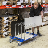 Kongamek Leichter Plattenwagen pulverbeschichtet in blau 1000x700x690mm mit laminiertem Boden und 5 Ladebügeln Kongamek Leichter Plattenwagen pulverbeschichtet in blau 1000x700x690mm mit laminiertem Boden und 5 Ladebügeln