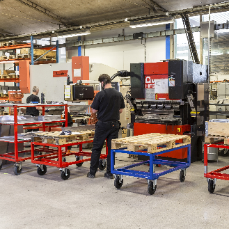 Palettenwagen blau 305 mm hoch mit Bremse für Paletten 1200x1000 mm-Beschreibung lesen