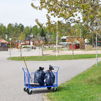 Kastenwagen in blau 1166x700x1020mm mit MDF-Platte und Gummibereifung-Beschreibung lesen