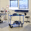 Industrieller Tischwagen blau mit Schiebegriff und Bremsen