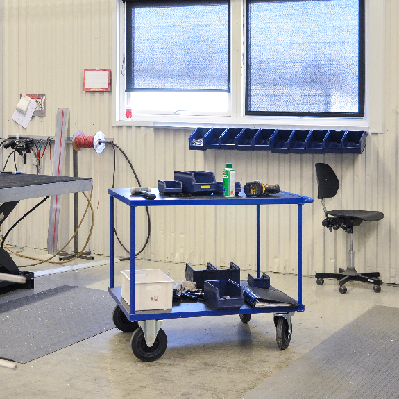 Tischwagen in blau 1110x700x870mm mit Schiebegriff, Gummibereifung und Bremse Tischwagen in blau 1110x700x870mm mit Schiebegriff, Gummibereifung und Bremse-Beschreibung lesen