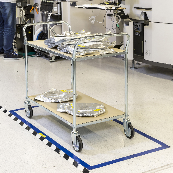 ESD-Etagenwagen mit 2 Schiebegriffen und 3 Etagen 900x540mm Ladefläche ohne Bremse-Beschreibung lesen