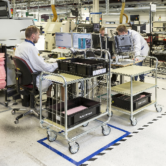 ESD-Etagenwagen mit 2 Schiebegriffen und 3 Etagen 900x540mm Ladefläche mit Bremse-Beschreibung lesen