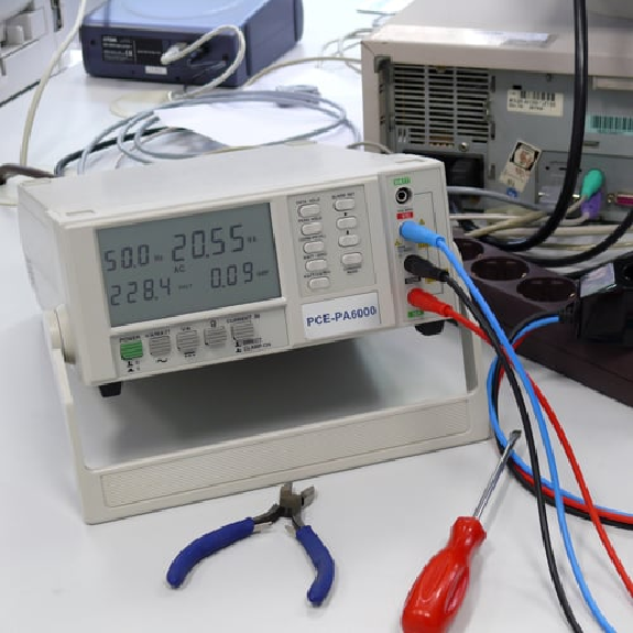 Leistungsanalysator RS-232 |Auswertesoftware für Leistungsanalyse |IEC-1010-1|CAT II 600 V-Beschreibung lesen