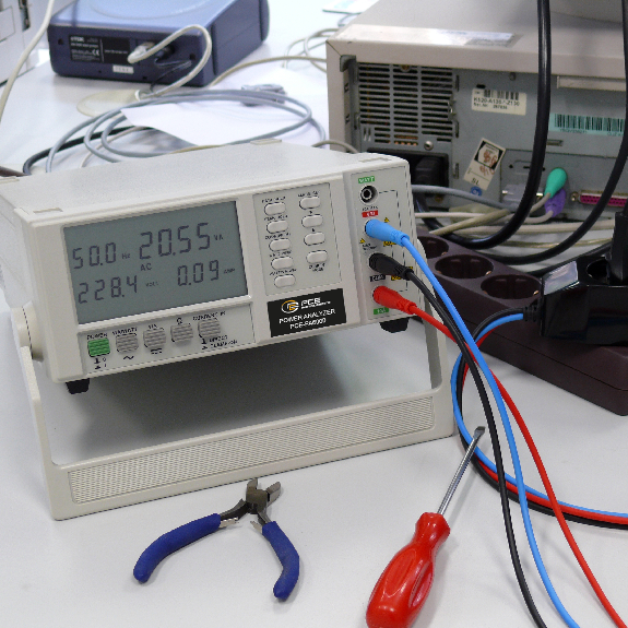 Leistungsanalysator RS-232 |Auswertesoftware für Leistungsanalyse |IEC-1010-1|CAT II 600 V-Beschreibung lesen