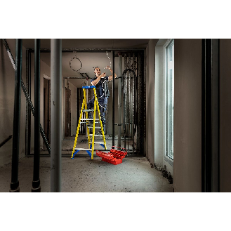 Kunststoff-Stehleiter mit 6 Stufen-Beschreibung lesen