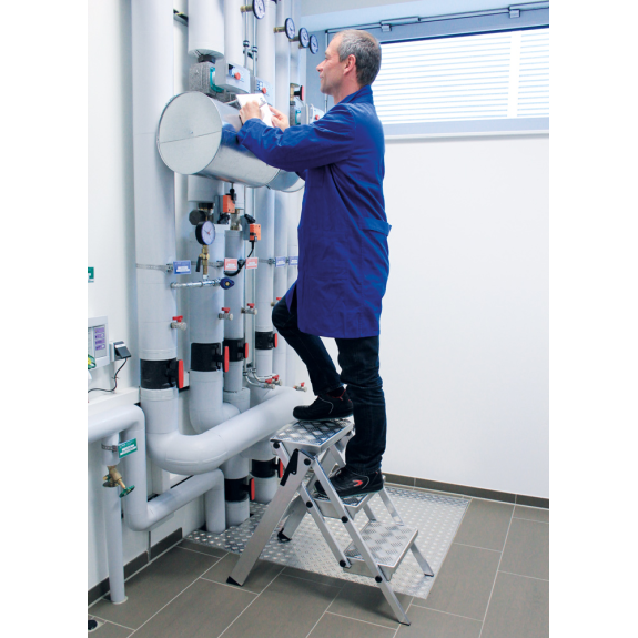 Trittleiter aus Aluminium-Beschreibung lesen