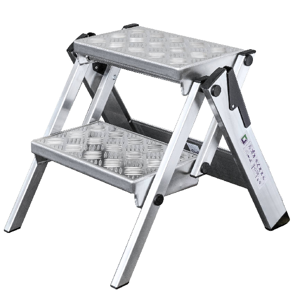 Trittleiter aus Aluminium-Beschreibung lesen