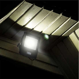 VT-118S-1 faro led 10W chip samsung con sensore di movimento PIR e crepuscolare bianco caldo 3000K slim alluminio nero IP65 - SKU 20280-Leggi tutto