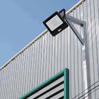 VT-158S faro led 50W chip samsung con sensore di movimento PIR e crepuscolare bianco freddo 6500K slim alluminio nero box derivazione IP65 - SKU 20267-Beschreibung lesen