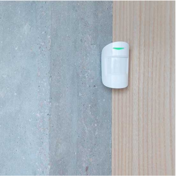 AJMP MotionProtect Rilevatore volumetrico PIR senza fili wireless 868MHz con immunità agli animali domestici bianco AJMP MotionProtect Rilevatore volumetrico PIR senza fili wireless 868MHz con immunità agli animali domestici bianco-Leggi tutto