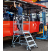 Podestleiter fahrbar mit 4 Stahl-Giterrost-Stufen